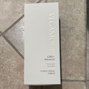 VEGAMOUR GRO+ Advanced Derma Roller - White